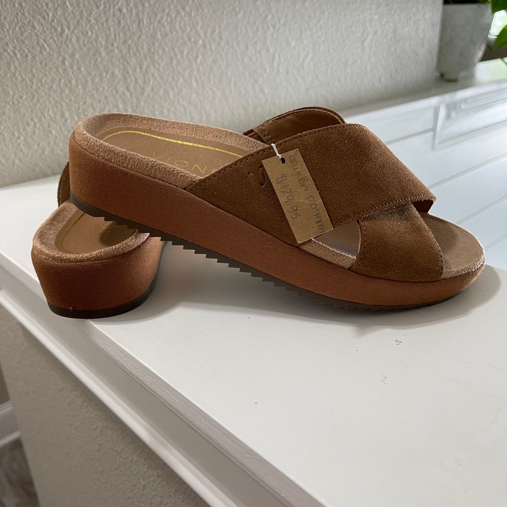 Vionic Hayden platform